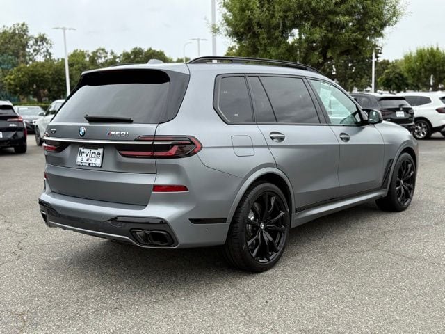2023 BMW X7 M60i photo 3