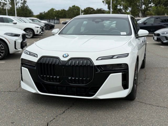 2025 BMW 760i xDrive photo 2