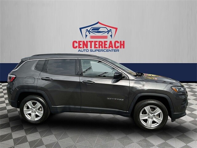 2022 Jeep Compass Latitude photo 3