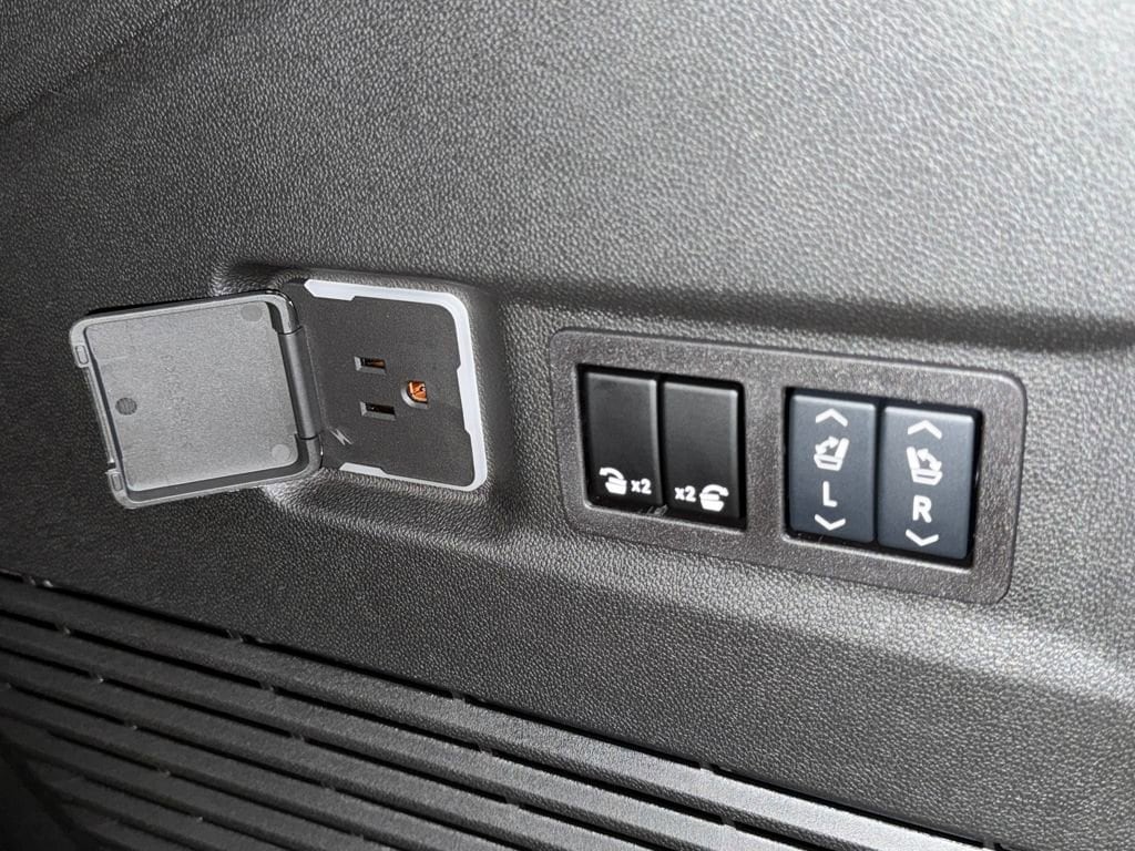 2026 GMC Yukon XL Denali - Photo 36