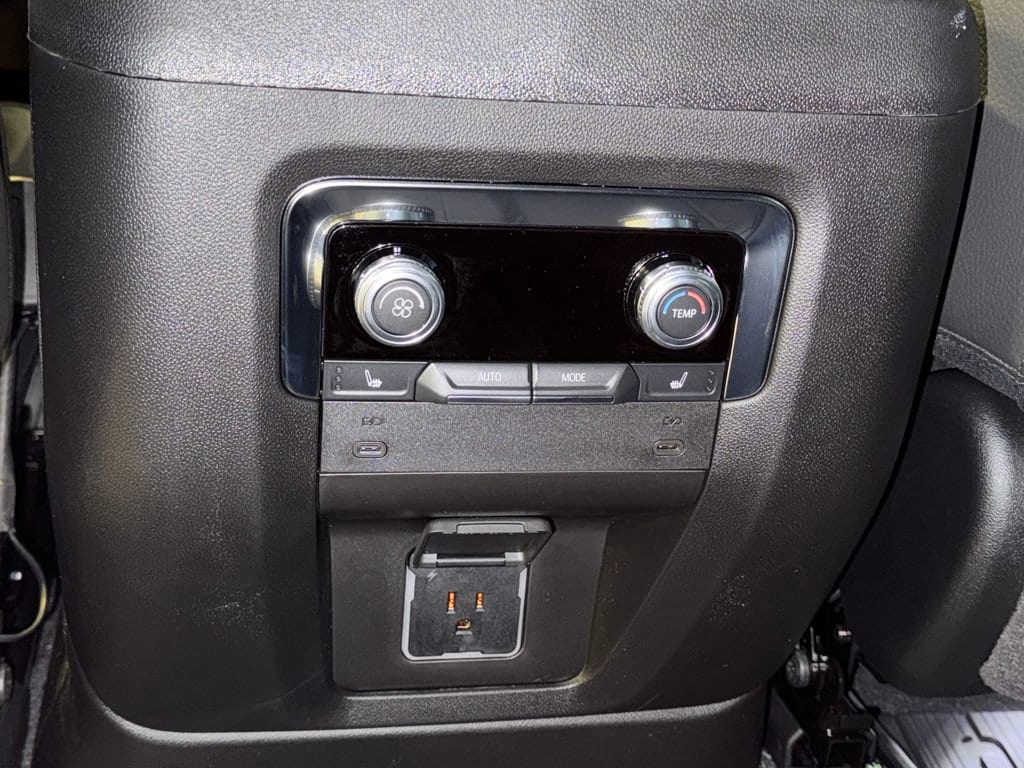 2026 GMC Yukon XL Denali - Photo 33