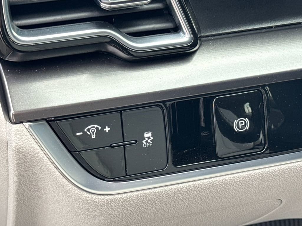2024 Kia Sportage EX - Photo 17