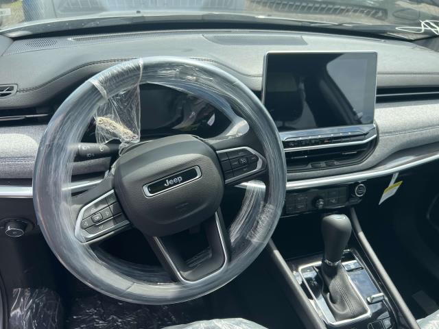 2025 Jeep Compass Limited photo 3