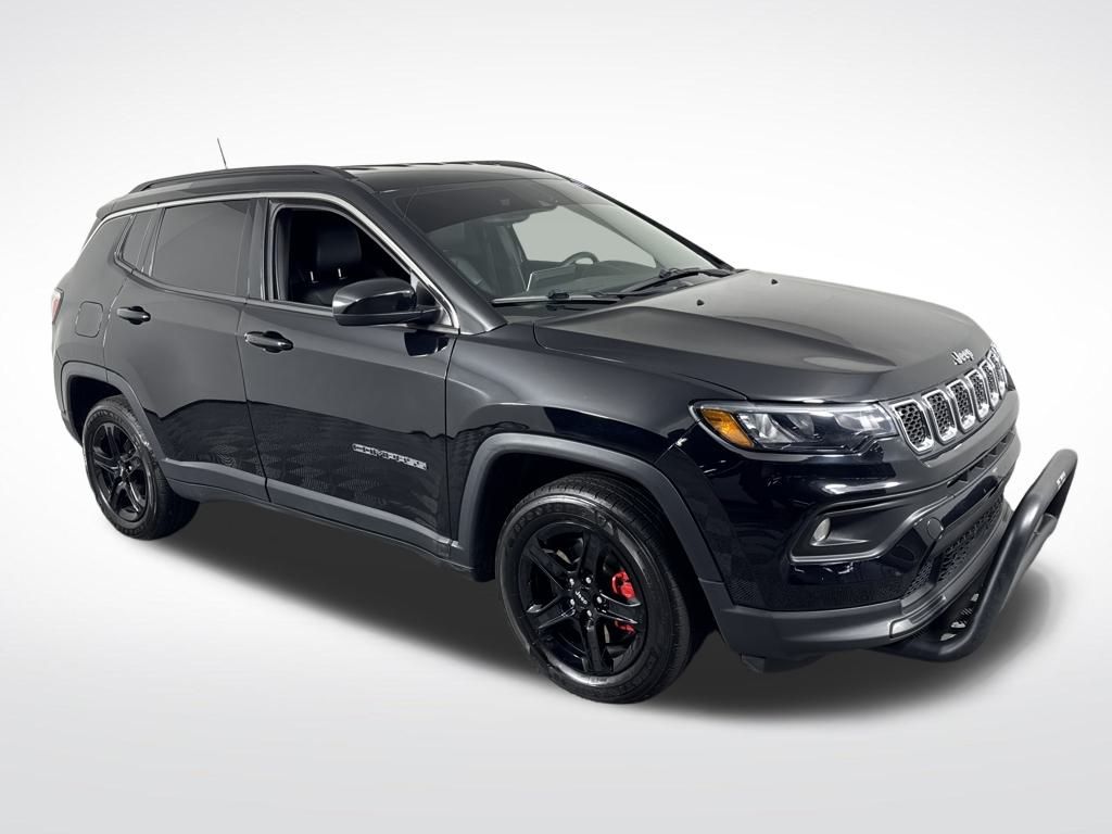 2023 Jeep Compass Latitude photo 2