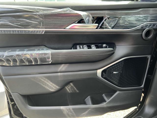 2024 Jeep Grand Wagoneer III photo 3