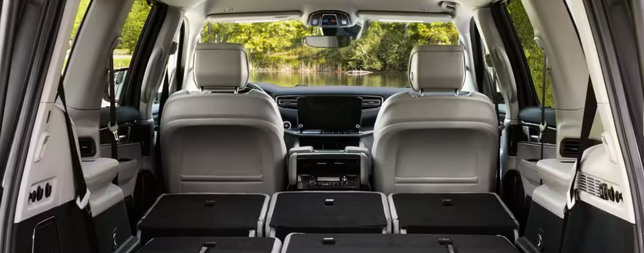 Inside%202024%20Jeep%20Wagoneer.png