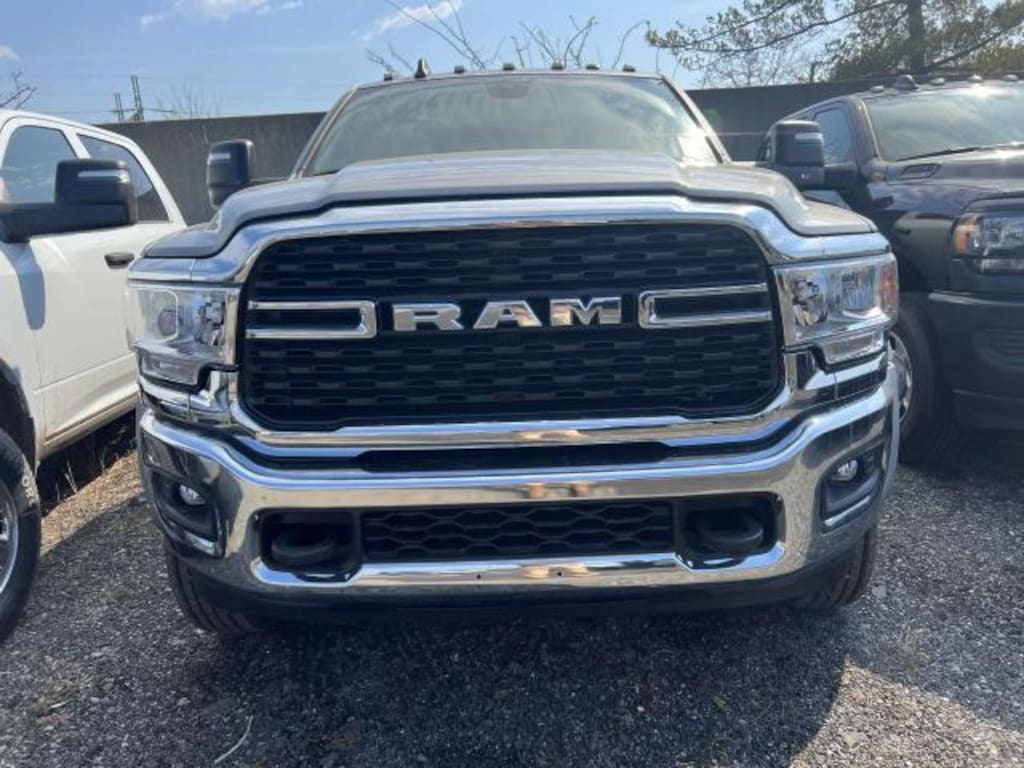 New 2024 Ram 4500 Chassis Cab 4500 SLT CHASSIS CREW CAB 4X4 60' CA Pickup