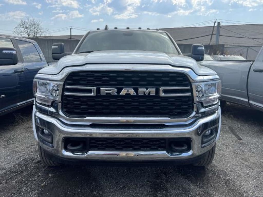 New 2024 Ram 4500 Chassis Cab 4500 SLT CHASSIS CREW CAB 4X4 60' CA Pickup