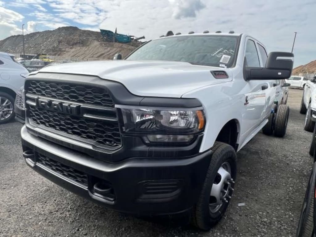New 2023 Ram 3500 Chassis Cab 3500 TRADESMAN CREW CAB CHASSIS 4X4 60' CA Pickup