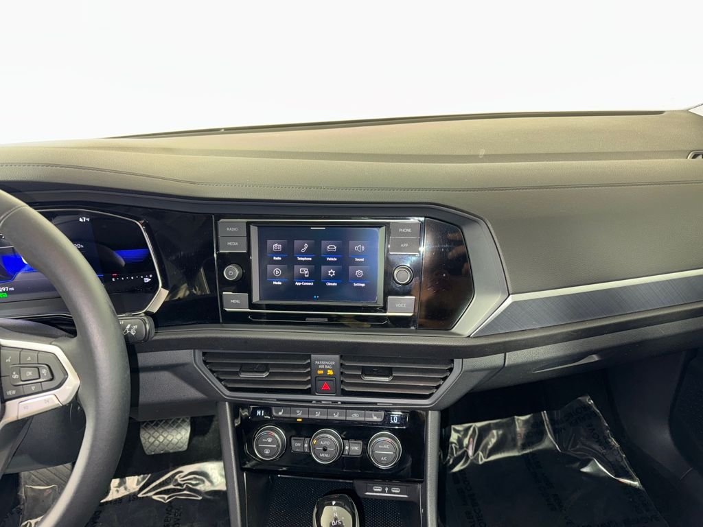 2023 Volkswagen Jetta 24