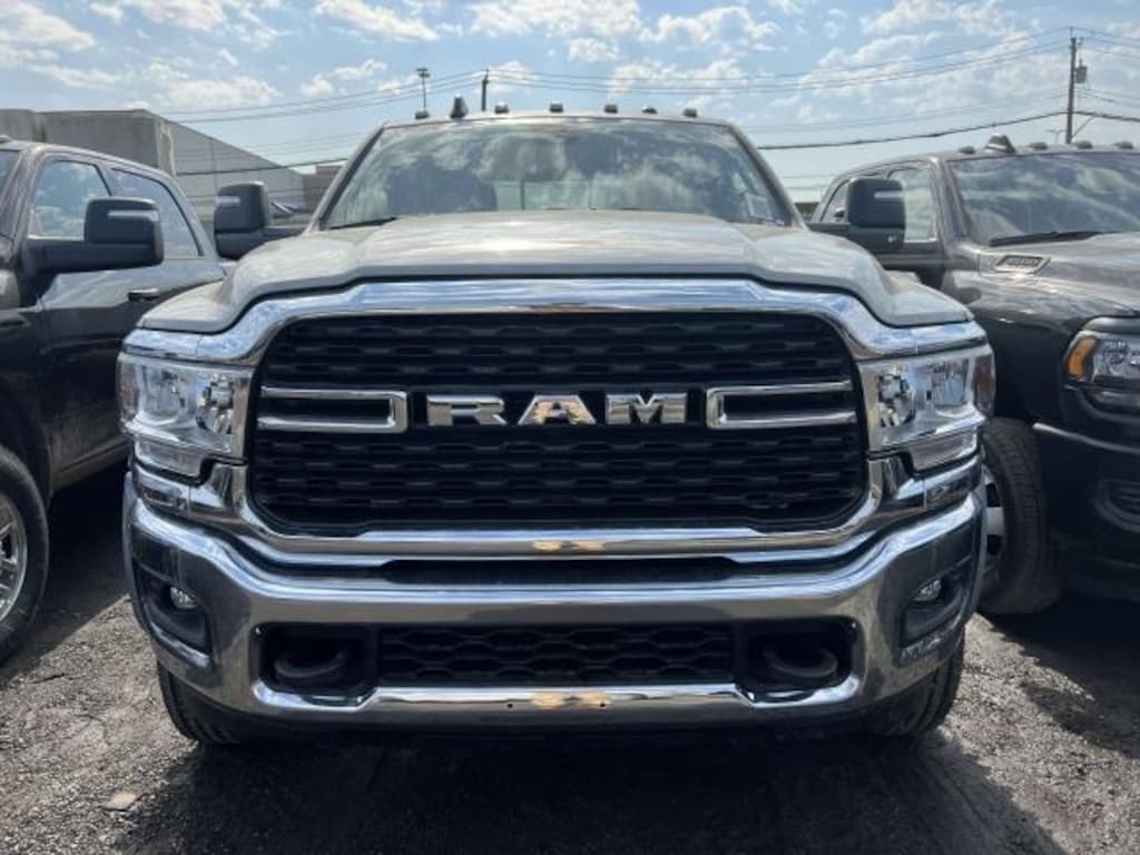 New 2024 Ram 4500 Chassis Cab 4500 SLT CHASSIS CREW CAB 4X4 60' CA Pickup