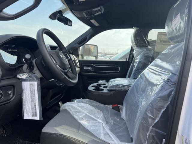 2024 Ram 4500 SLT photo 3