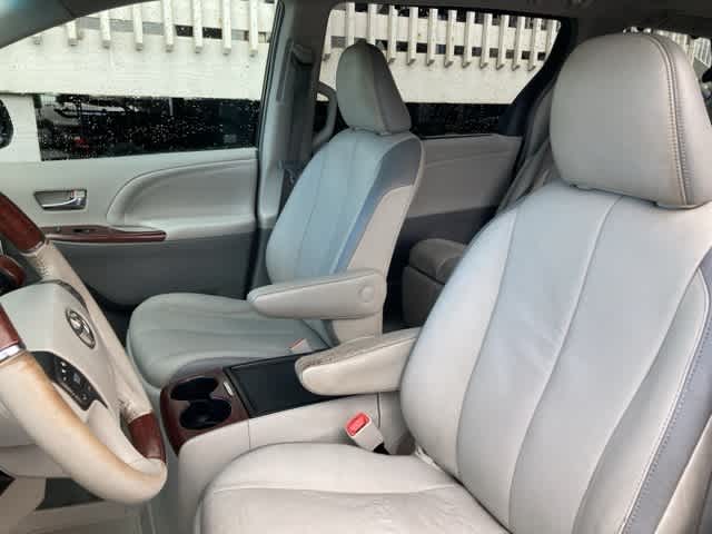 Thumbnail: 2012 Toyota Sienna - 11