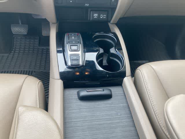 Thumbnail: 2019 Honda Pilot - 17