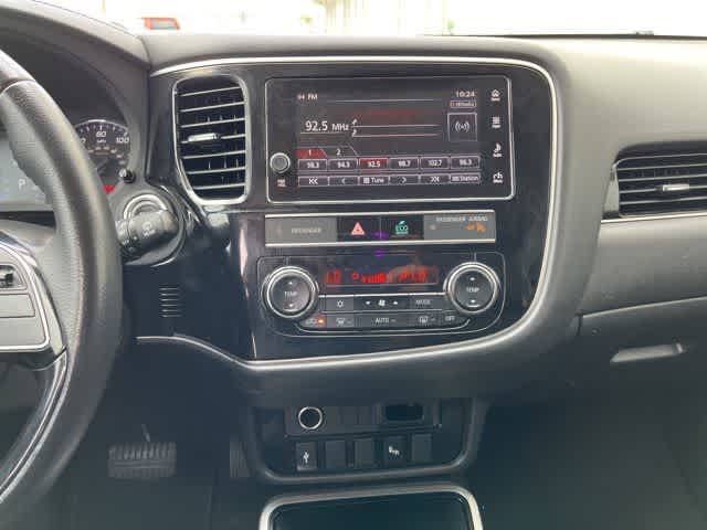 Thumbnail: 2019 Mitsubishi Outlander - 16