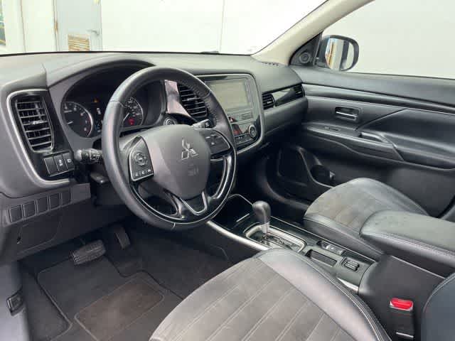 Thumbnail: 2019 Mitsubishi Outlander - 2