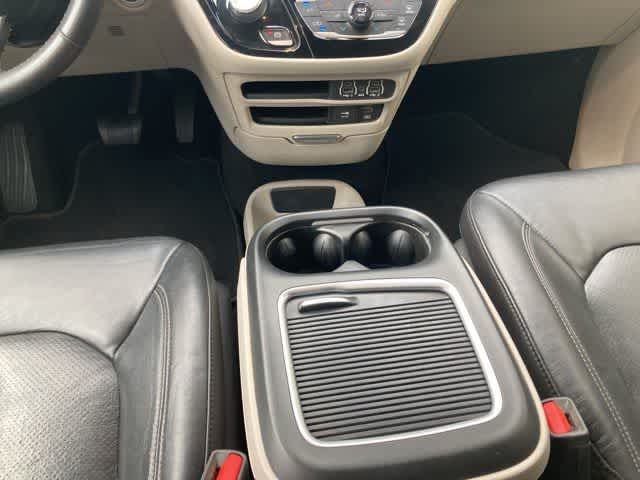 Thumbnail: 2022 Chrysler Pacifica - 17