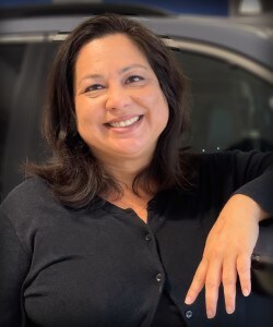 Staff member Tina Racoma from ID_cb0bd01a4e79