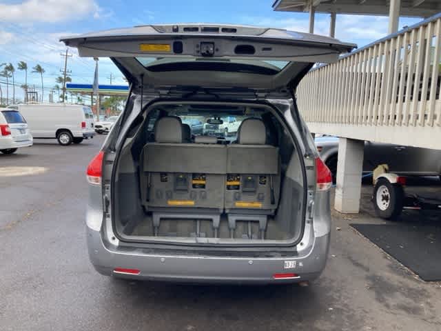 Thumbnail: 2012 Toyota Sienna - 19