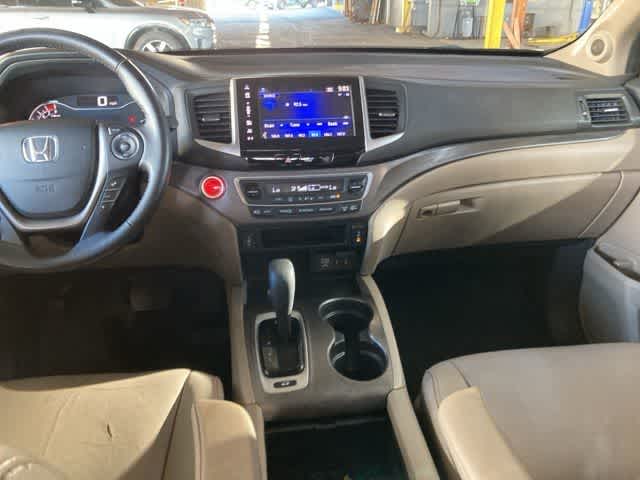 Thumbnail: 2017 Honda Pilot - 10