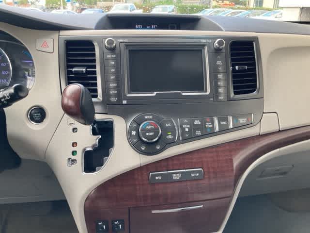 Thumbnail: 2012 Toyota Sienna - 16