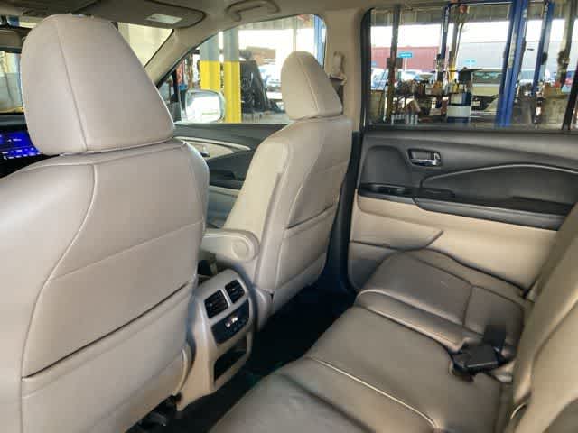 Thumbnail: 2017 Honda Pilot - 12