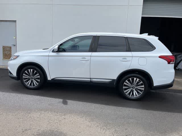 Thumbnail: 2019 Mitsubishi Outlander - 3
