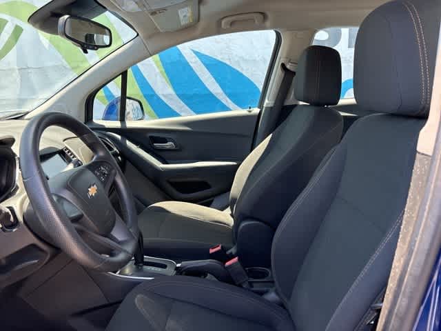 Used 2017 Chevrolet Trax LS with VIN 3GNCJKSBXHL135268 for sale in Kahului, HI