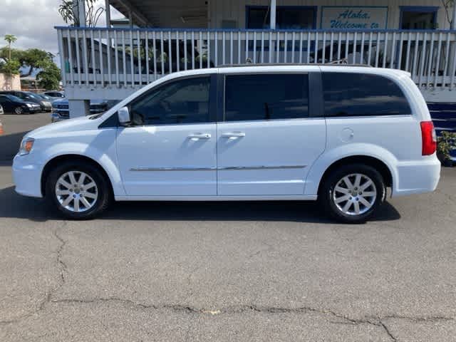Thumbnail: 2016 Chrysler Town & Country - 3