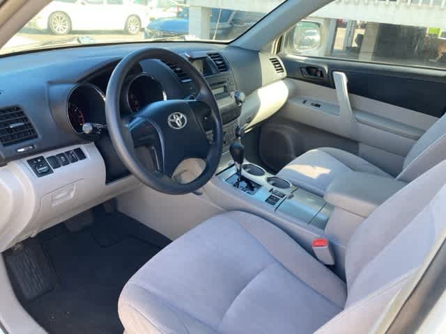 Used 2011 Toyota Highlander Base with VIN 5TDZK3EH2BS027105 for sale in Kahului, HI