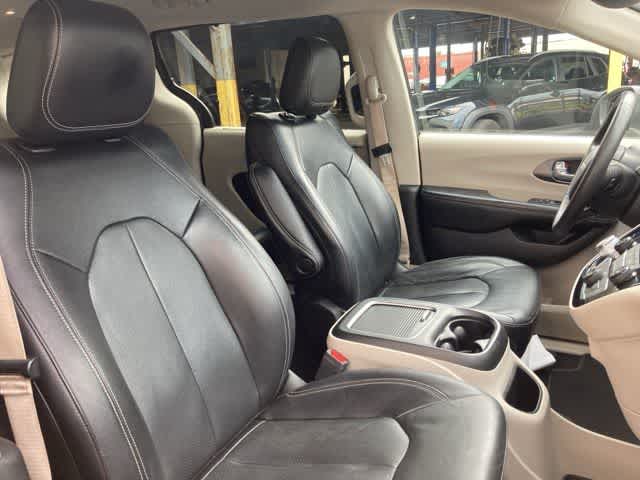 Thumbnail: 2022 Chrysler Pacifica - 14