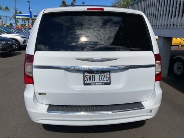 Thumbnail: 2016 Chrysler Town & Country - 5