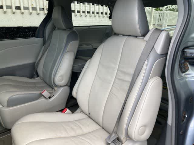 Thumbnail: 2012 Toyota Sienna - 13