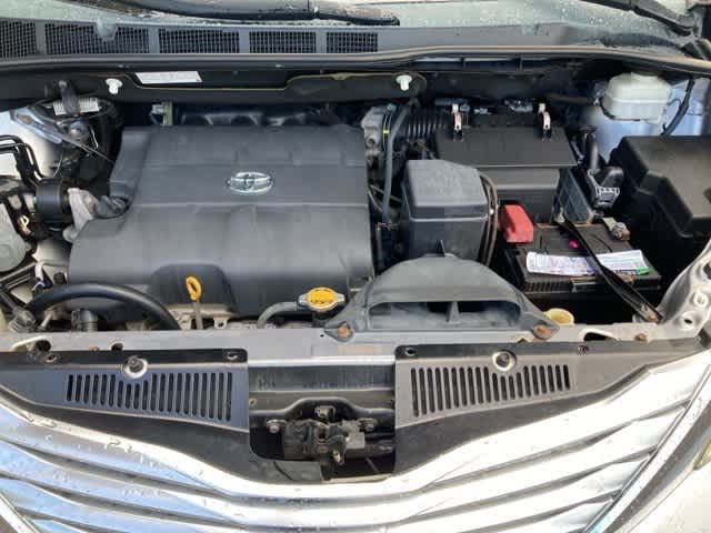 Thumbnail: 2012 Toyota Sienna - 9