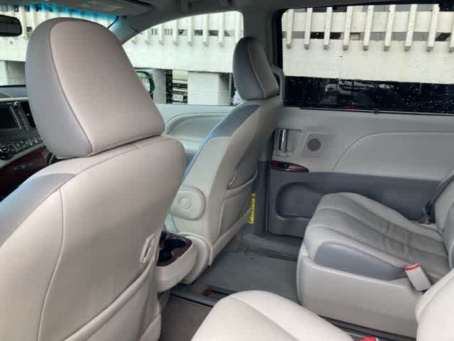Thumbnail: 2012 Toyota Sienna - 12