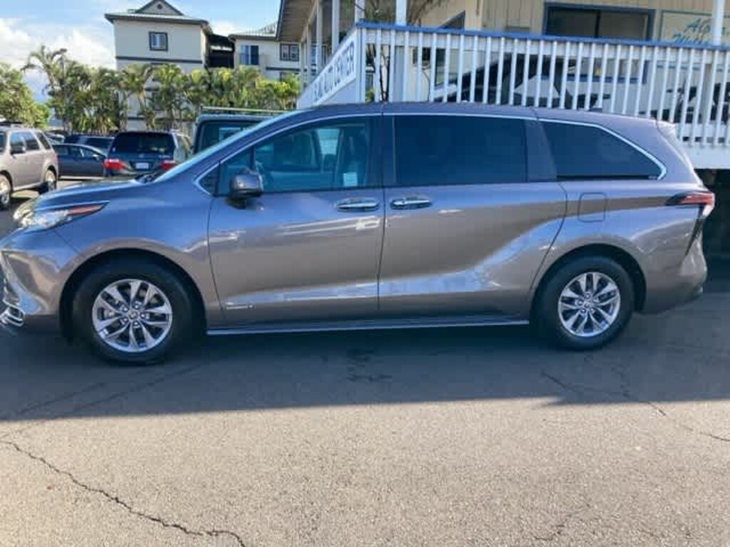 Used 2021 Toyota Sienna XLE Van