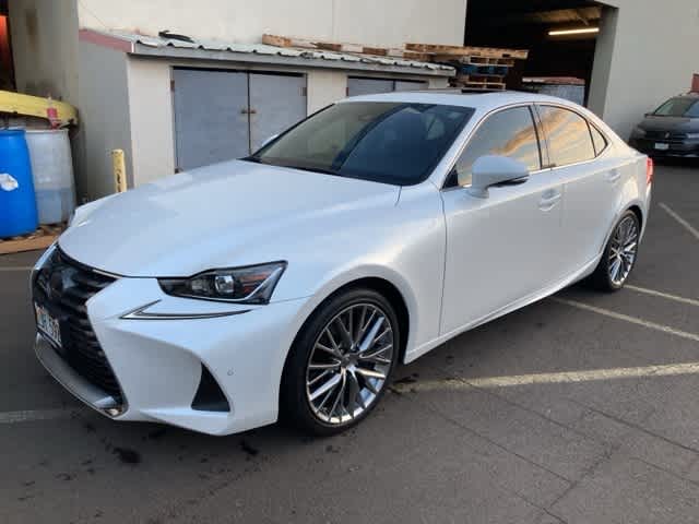 2018 Lexus IS 300's photo