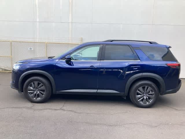 2022 Nissan Pathfinder SV photo 2