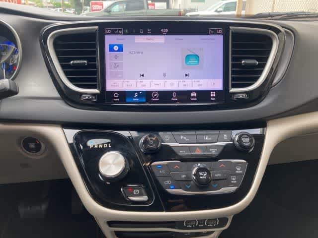 Thumbnail: 2022 Chrysler Pacifica - 16