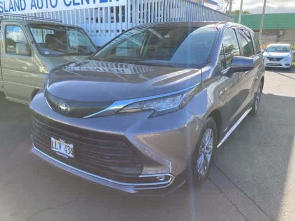 Used 2021 Toyota Sienna XLE Van