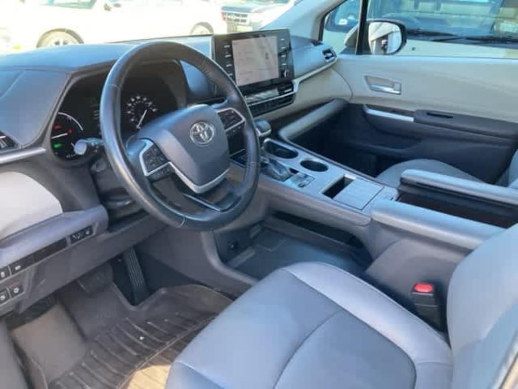 Used 2021 Toyota Sienna XLE Van