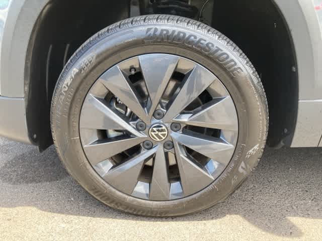 Thumbnail: 2022 Volkswagen Taos - 8