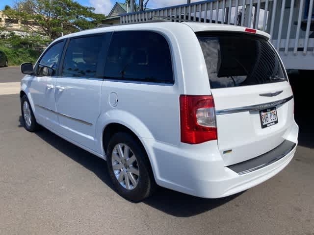 Thumbnail: 2016 Chrysler Town & Country - 4
