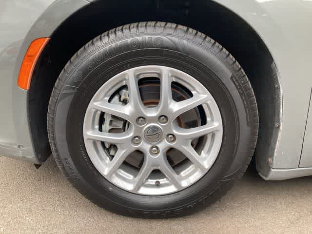 Thumbnail: 2022 Chrysler Pacifica - 8