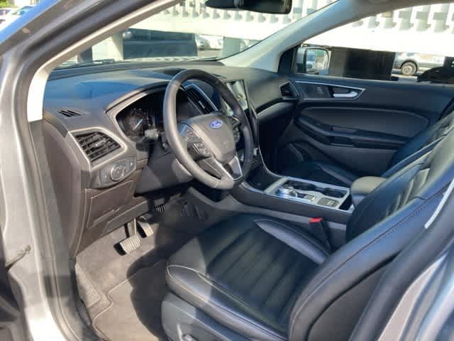 2022 Ford Edge SEL photo 2