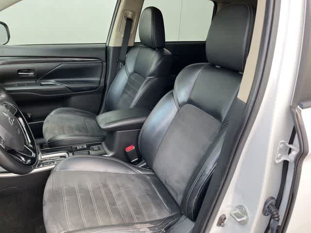 Thumbnail: 2019 Mitsubishi Outlander - 11