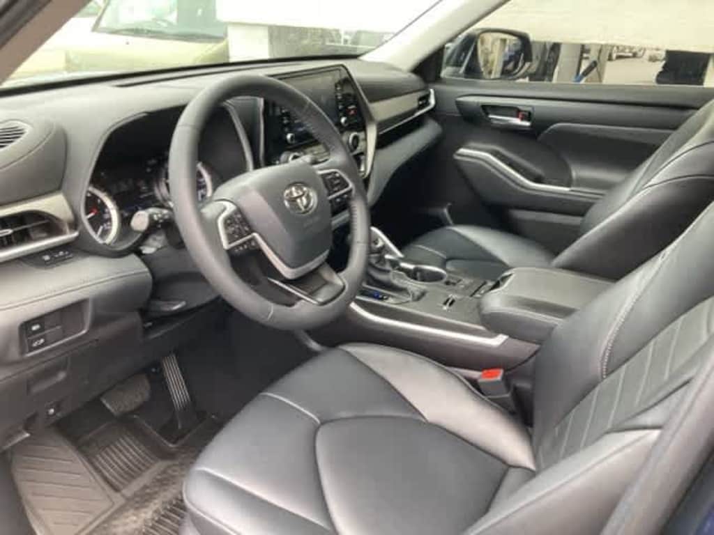 Used 2022 Toyota Highlander XLE SUV