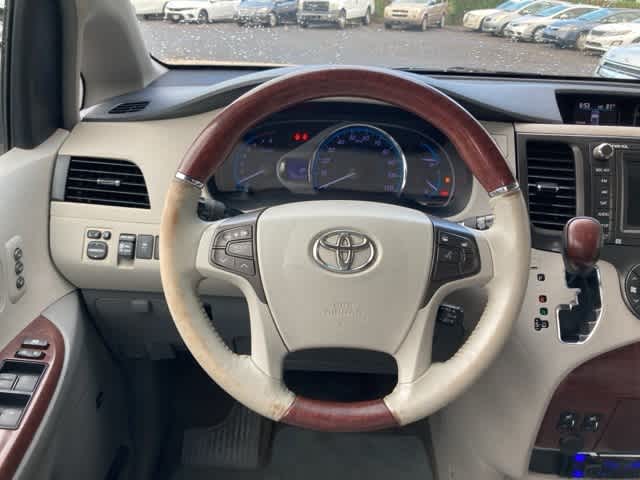 Thumbnail: 2012 Toyota Sienna - 15