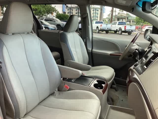 Thumbnail: 2012 Toyota Sienna - 14