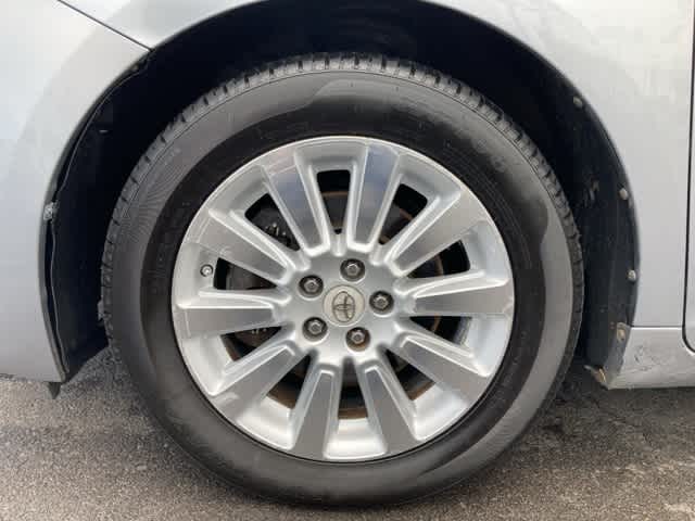 Thumbnail: 2012 Toyota Sienna - 8